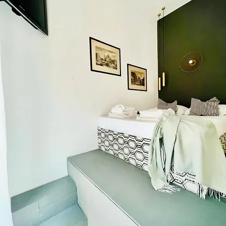 Daire Giardini House 33 *